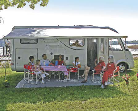 Fiamma F45 Ti L awning complete with family and motorhome