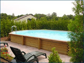 Gardi Rectoo timber swimming pool with decking